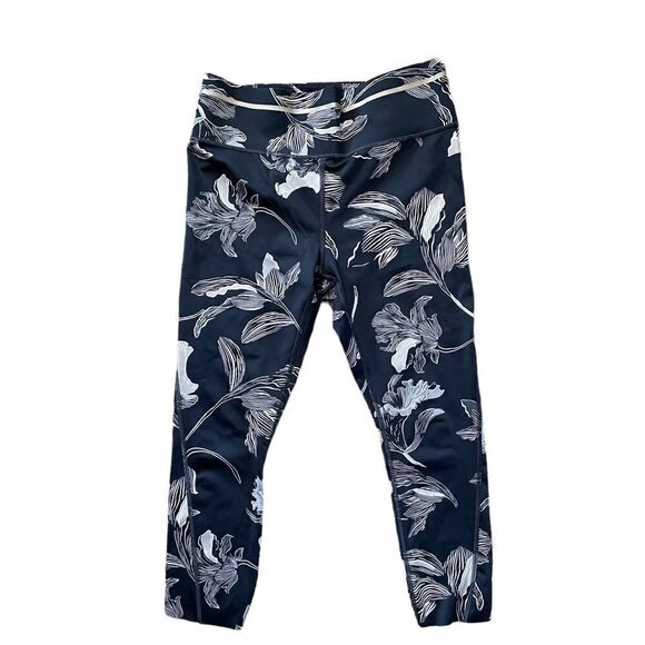 ATHLETA Navy Blue Floral Sonic Capri Size Medium Petite - Picture 2 of 9